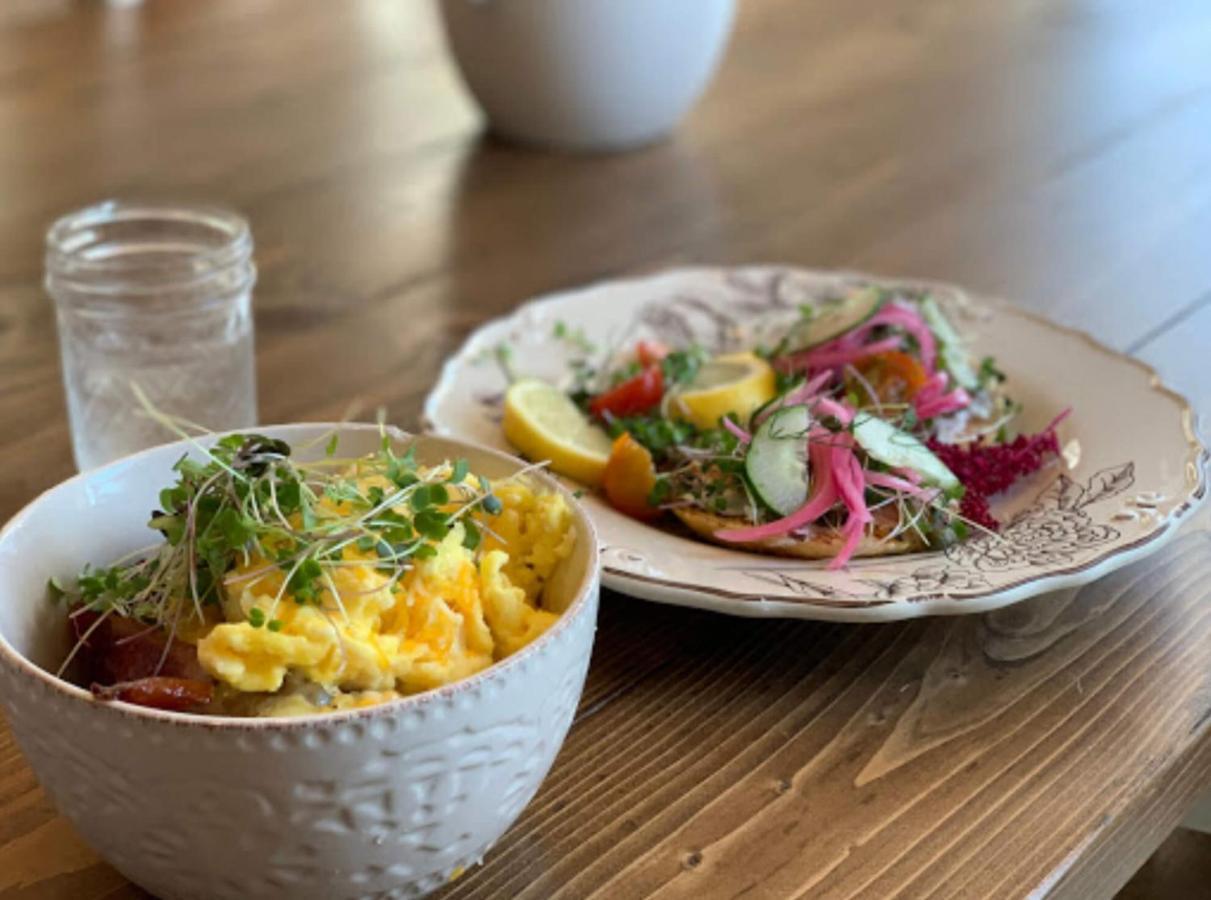 The Farmhouse Inn & Kitchen, 2 Blocks From Downtown Whitefish, Montana Luaran gambar